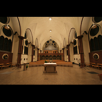 Berlin, Heilig-Kreuz-Kirche, Innenraum / Hauptschiff in Richtung Orgel
