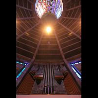 Blick von der Orgel zum Dach