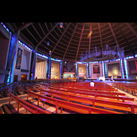 Liverpool, Metropolitan Cathedral of Christ the King, Innenraum seitlich
