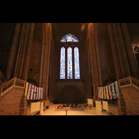 Liverpool, Anglican Cathedral, Westfenster über dem Hauptportal