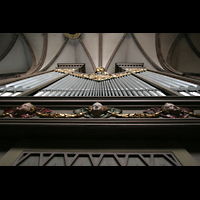 Blick vom Spieltisch der Langhausorgel nach oben