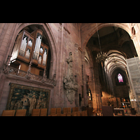 Blick von der Chororgel ins Hauptschiff zur Emporenorgel