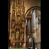 Freiburg, Münster Unserer Lieben Frau, Altar im Seitenschiff mit Blick zur Marienorgel