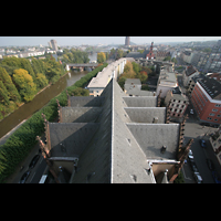 Frankfurt am Main, Dreiknigskirche, Blick vom Turm auf die Kirche