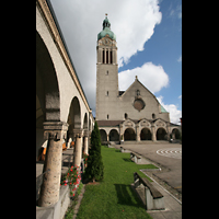 Sankt Gallen (St. Gallen), St. Maria Neudorf, Säulengang und Fassade