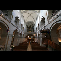 Zürich, Großmünster, Innenraum / Hauptschiff in Richtung Orgel