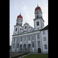 Sankt Urban (St. Urban), Klosterkirche, Fassade mit Türmen und Hauptportal