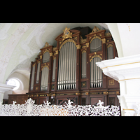 Engelberg, Klosterkirche, Blick vom Seitenschiff zur großen Orgel