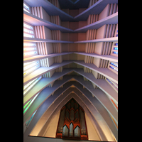 Berlin, Kirche am Hohenzollernplatz, Blick zur Decke mit Orgel