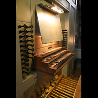 Bremen, Dom St. Petri, Spieltisch der Bachorgel (Van Vulpen-Orgel)