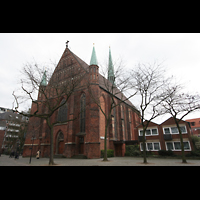 Bremen, Propsteikirche St. Johann, West-Fassade und Hauptportal