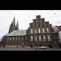 Bremen, Glockensaal, Ansicht von der Domsheide aus - Im Hintergrund der Dom
