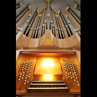 Orgel mit Spieltisch