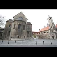 Braunschweig, Dom St. Blasii, Chor und Querhaus mit Domplatz, rechts die Burg Dankwarderode