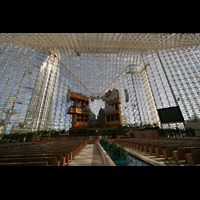 Garden Grove, Christ Cathedral ('Crystal Cathedral'), Innenraum / Hauptschiff in Richtung Orgel und Chor (2008)