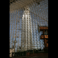 Garden Grove, Christ Cathedral ('Crystal Cathedral'), Turm durch die Glasfassade gesehen (2008)