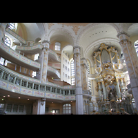 Orgel und Seitenemporen