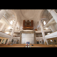 Dresden, Kreuzkirche, Innenraum / Hauptschiff in Richtung Orgel