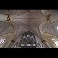 Twistringen, St. Anna, Orgel und Blick ins Gewölbe