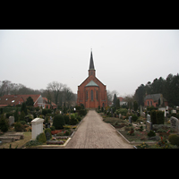 Bremen, St. Johann Oberneuland, Blick vom Friedhof zum Chor