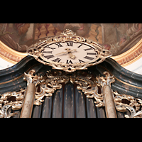Bad Staffelstein, Wallfahrts-Basilika, Uhr im Orgelprospekt