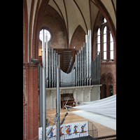 Berlin, Heilig-Kreuz-Kirche (Kirche zum Heiligen Kreuz), Orgel von der Seitenempore aus