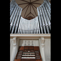 Berlin, Heilig-Kreuz-Kirche (Kirche zum Heiligen Kreuz), Orgel mit Spieltisch