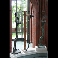 Berlin, Heilig-Kreuz-Kirche (Kirche zum Heiligen Kreuz), Tryptichon 'Christus im Holocaust' von Ismund Rosen