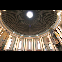 Berlin, St. Hedwigs-Kathedrale, Innenraum mit Orgel (bis 2019)