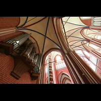 Bad Doberan, Münster, Orgel mit Blick ins Gewölbe