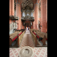 Güstrow, Pfarrkirche St. Marien, Innenraum / Hauptschiff in Richtung Orgel