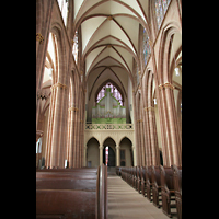 Oppenheim, St. Katharinen, Innenraum / Hauptschiff in Richtung Orgel