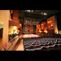 Luxembourg (Luxemburg), Philharmonie, Konzertsaal, Blick durch den Konzertsaal zur Orgel