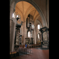Trier, Dom St. Peter, Blick vom Seitenschiff zur großen Orgel