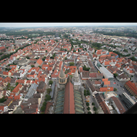 Ulm, Münster, Aussicht von der Turmspitze auf das Münsterdach und die Stadt