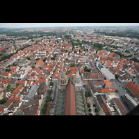 Ulm, Mnster, Aussicht von der Turmspitze auf das Mnsterdach und die Stadt