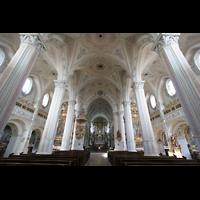 Polling, Stiftskirche St. Salvator und Heilig-Kreuz, Innenraum / Hauptschiff in Richtung Chor