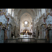 Polling, Stiftskirche St. Salvator und Heilig-Kreuz, Innenraum / Hauptschiff in Richtung Orgel