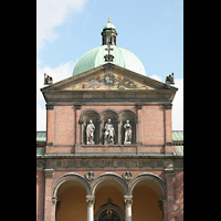 München (Munich), St. Ursula, Fassade und Kuppel