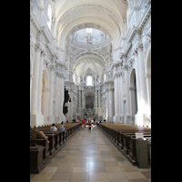 Mnchen (Munich), Theatinerkirche St. Kajetan, Innenraum / Hauptschiff in Richtung Orgel