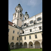St. Florian, Stiftskirche, Innenhof