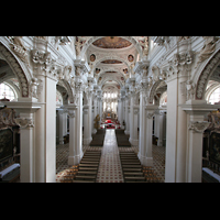 Passau, Dom St. Stephan, Blick von der Orgelempore ins Hauptschiff