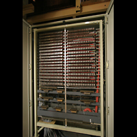 Relaisschrank in der Hauptorgel Passau, Dom St. Stephan, Relaisschrank in der Hauptorgel