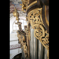 Schleierbretter über den Pfeifen des Bombardewerks und Spitze des Pedalturms Passau, Dom St. Stephan, Schleierbretter über den Pfeifen des Bombardewerks und Spitze des Pedalturms