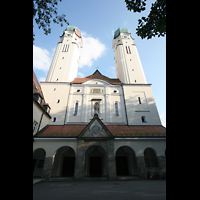 Vilshofen, Benediktinerabtei St. Trinitatis, Doppelturmfassade