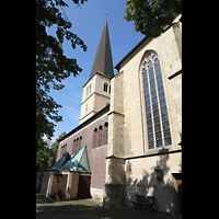 Dülmen, St. Viktor, Seitenansicht mit Turm und modernem Seitenschiff