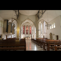 Dülmen, St. Viktor, Innenraum in Richtung Chor mit Orgel im Seitenschiff