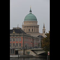 Potsdam, St. Nikolai, Ansicht von der Havel aus, im Vordergrund das Stadtschloss