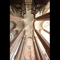 Szczecin (Stettin), Katedra sw. Jakuba (Jakobskathedrale), Gesamter Innenraum mit Hauptorgel und Blick zum Chor