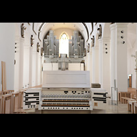 Rottenburg, Dom St. Martin, Fahrbarer Spieltisch der Chorgel mit Blick zur Hauptorgel